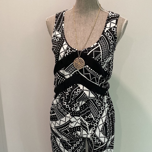 MISS Selfridge black and white Sleeveless jumpsuit - Picture 4 of 17
